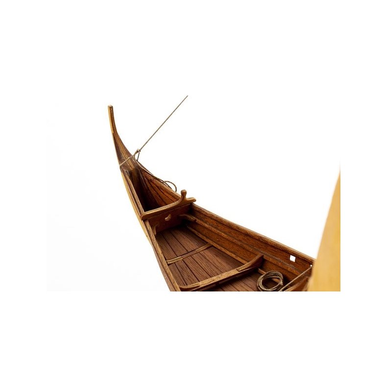 1:25 ROAR EGE -WOODEN HULL