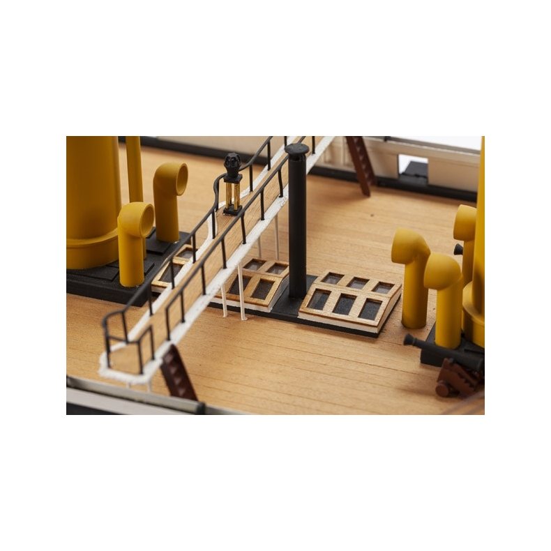 1:100 HMS WARRIOR -WOODEN HULL